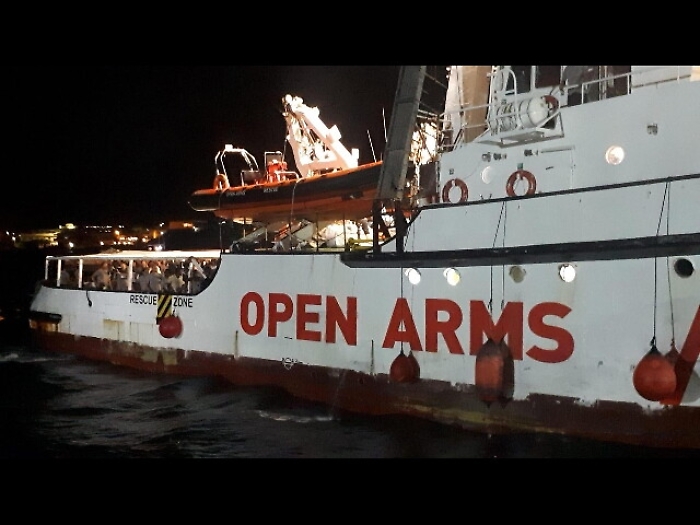 Open Arms arrivata in porto Lampedusa