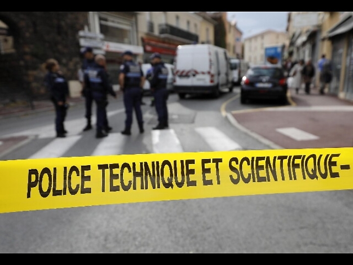 Francia, ladri con ariete in cattedrale