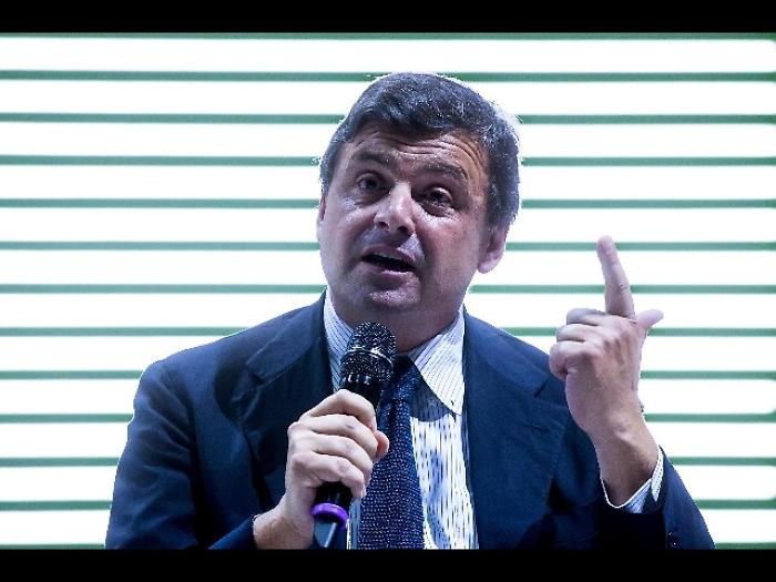 Fincantieri: Calenda, no senza 51%