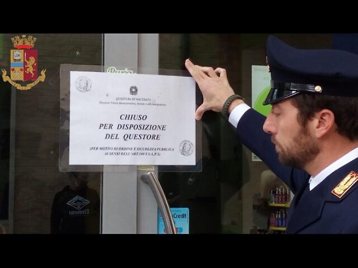 Salvini, guerra a cannabis.Chiusi 2 shop