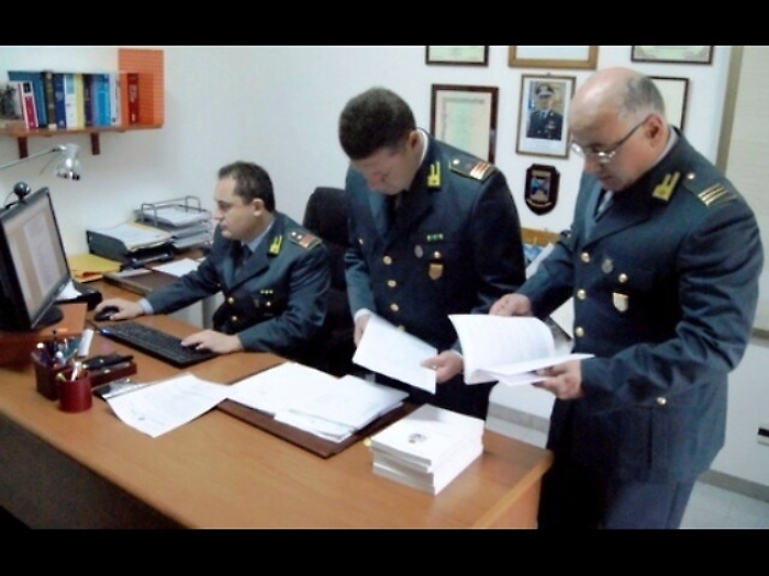 False fatture per fondi pubblici,denunce