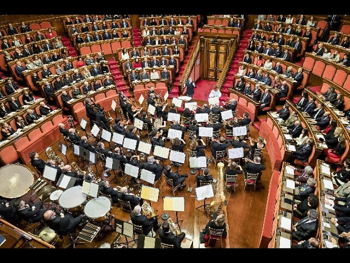 Inno di Luisi apre programmazione Radio1