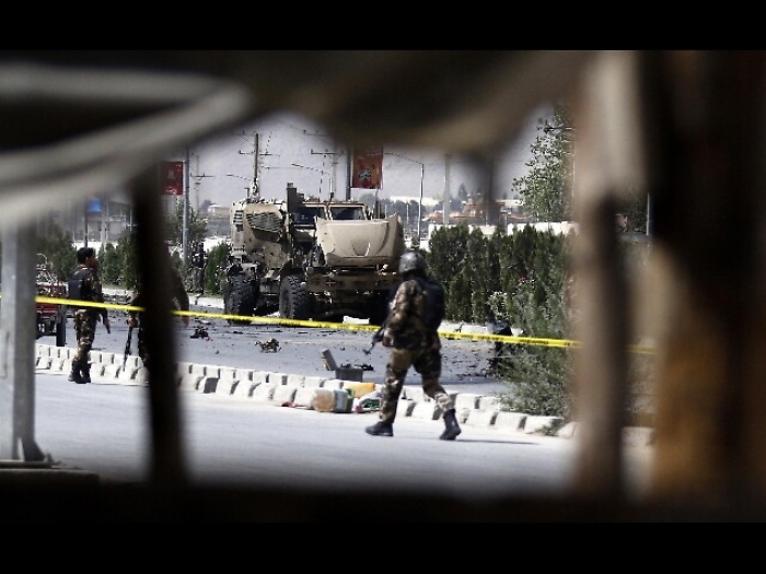 Kamikaze in moschee Kabul, 72 morti