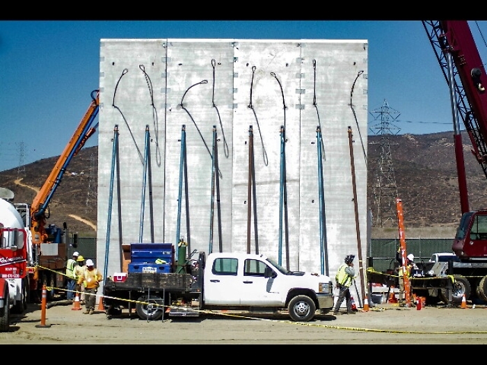 Prove di muro in California, 8 prototipi