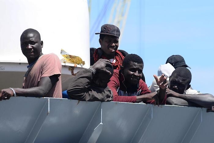 Migranti: -44% richieste asilo in Ue nel 2017, in Italia +5%