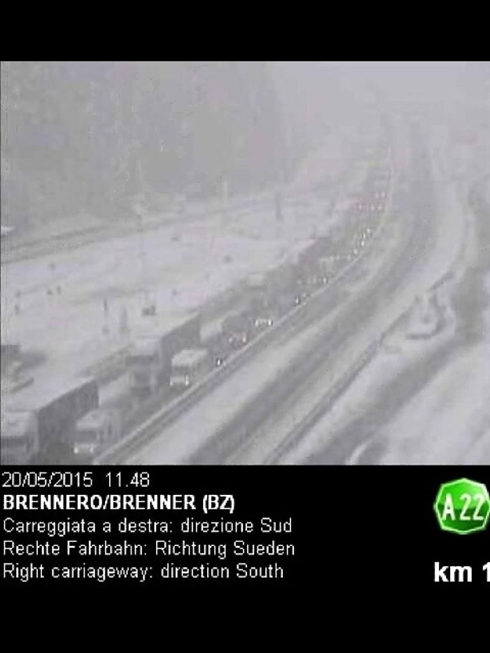 Neve su A22,corsie parzialmente innevate