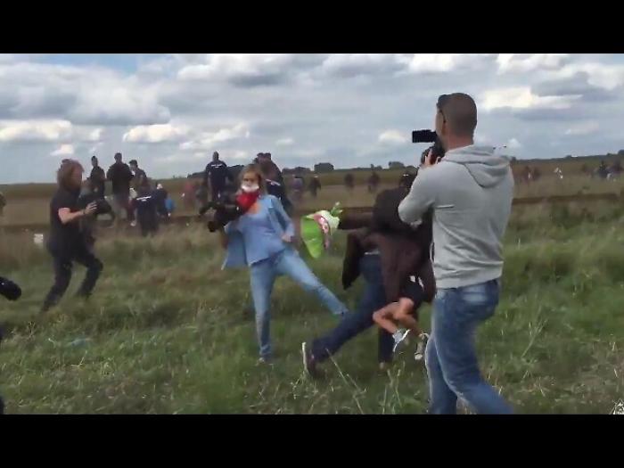 Fece sgambetto a migranti, condannata