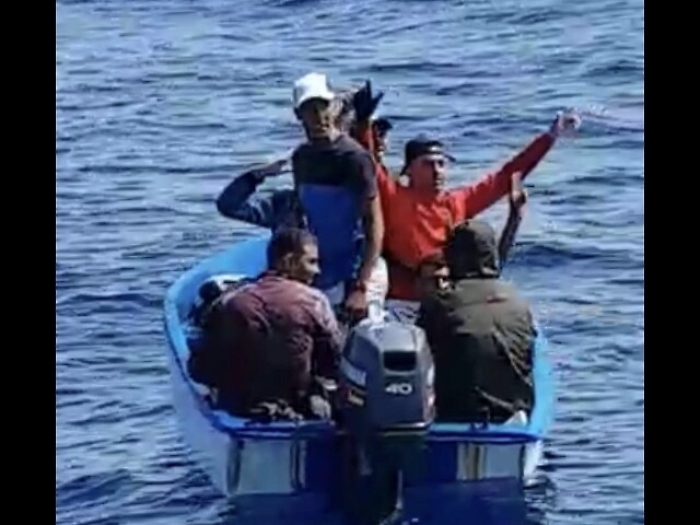 Gdf blocca barca con sette migranti