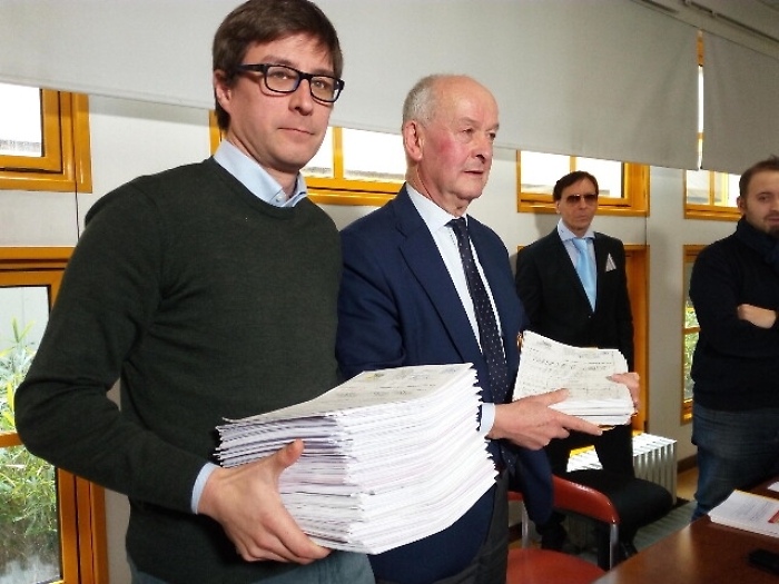 Verbania a Lombardia, firme referendum