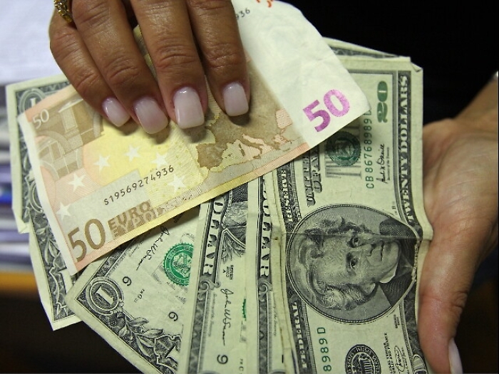 Cambi: euro stabile a 1,168 dollari