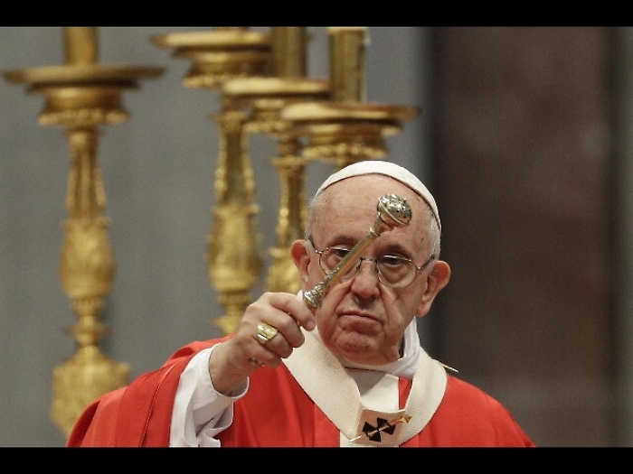 Papa, bene chi soccorre senza domande