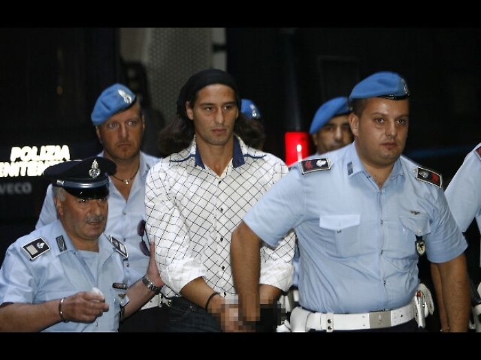 'Maniaco ascensore' condannato a 10 anni