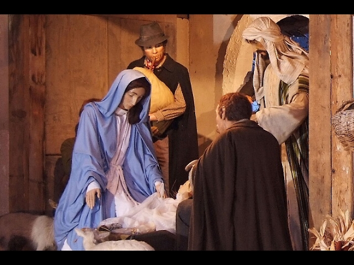 Migranti: prete contro presepe-ipocrisia