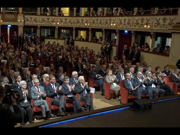 Mattarella a Siena,applausi piazza Campo