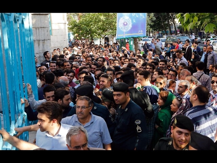 Iran al voto, prorogata chiusura seggi