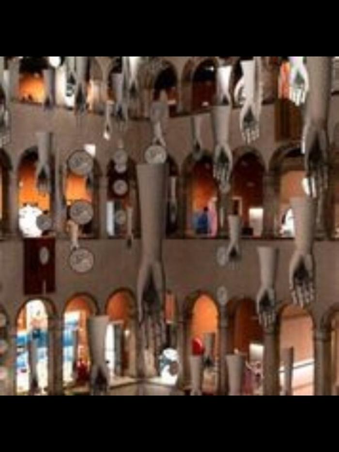 Volti, mani e scimmie al Fondaco Venezia