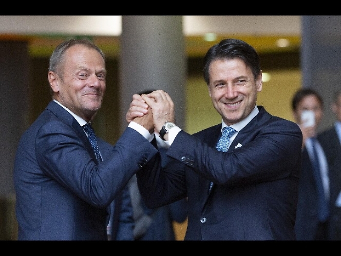 Tusk, con Conte confronto sull'Italia