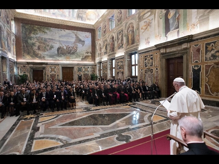 Papa: via la guerra da pianeta e storia