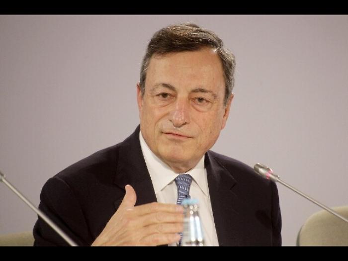 Cambi:euro in rialzo su dollaro a 1,1831