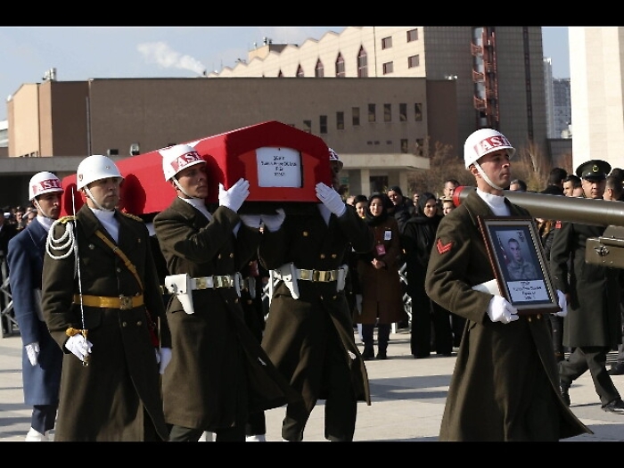 Musica ottomana a esequie soldati turchi