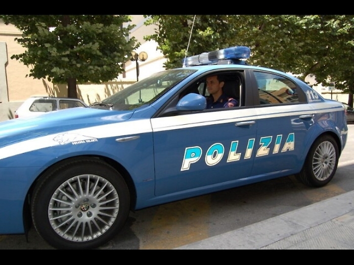 Bari,cadavere di un transessuale in auto