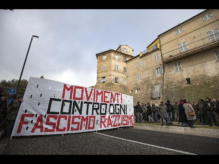 Macerata: partito il corteo antifascista