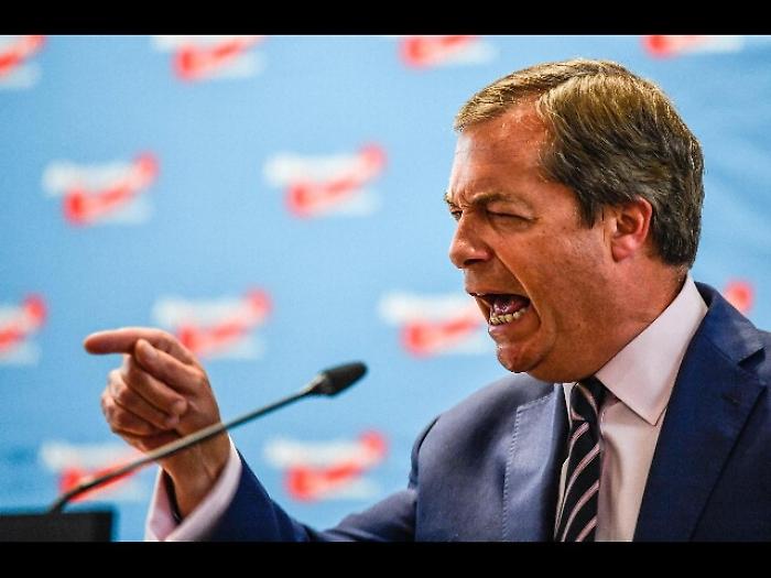 Farage, May ha chiesto l'elemosina a Ue