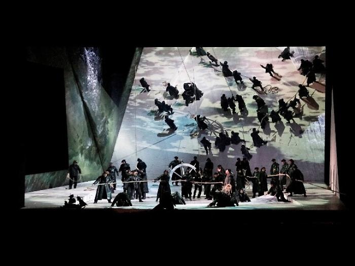 Petruzzelli, apre l'Olandese Volante