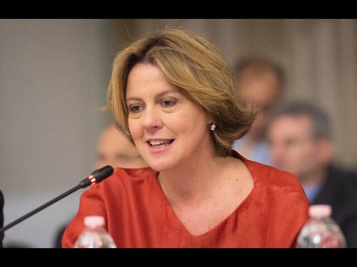 Lorenzin, valutiamo obbligo per medici