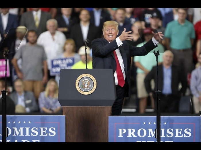 Sondaggio, crolla popolarit&agrave; Trump