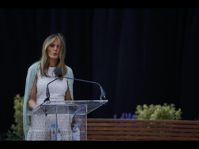 G7: per first lady, giro sull'Etna