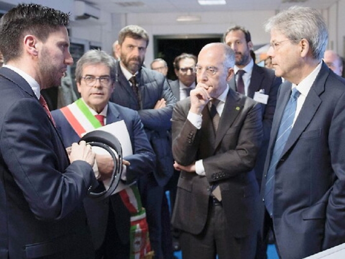 Alitalia, chi c'&egrave; dietro il "Signor Q"? Il guru etneo che incontr&ograve; Gentiloni