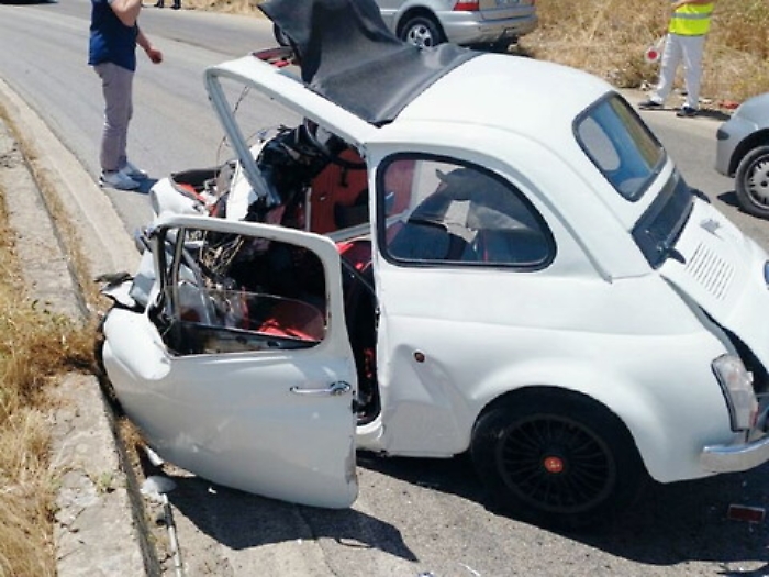 Agrigento: miracolato nello scontro tra la sua piccola 500 e un Suv in via Unit&agrave; d'Italia
