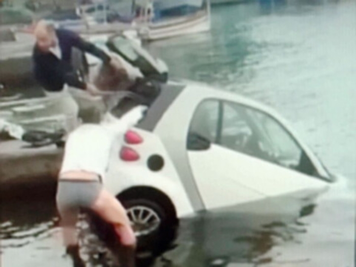 Smart in acqua, portatore di handicap ringrazia coloro che lo hanno salvato