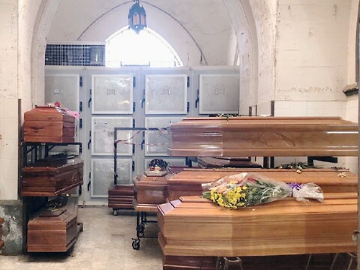 Catania, fetore e bare "parcheggiate": obitorio cimitero come stanza degli orrori