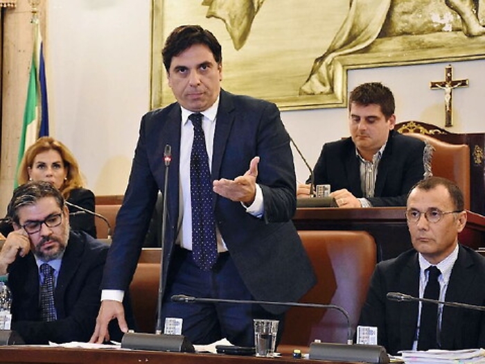 Catania, stipendi pi&ugrave; vicini per comunali: tredicesime in forse