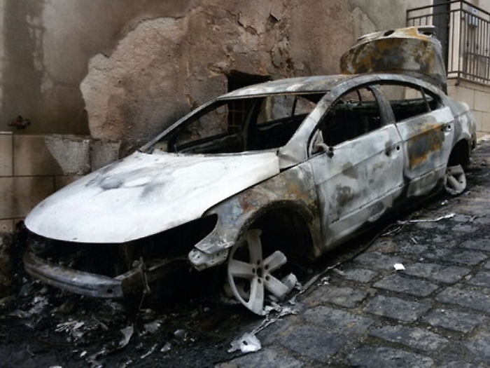 Valguarnera, incendiate due auto a un ristoratore