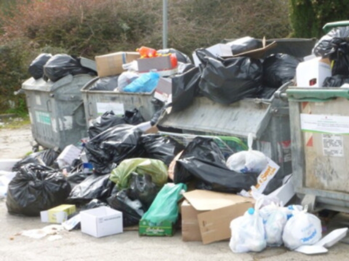 Caltanissetta, adesso &egrave; davvero emergenza rifiuti: ma alla Regione si rendono conto?