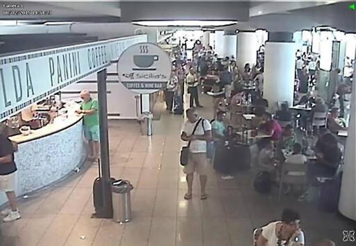 Palermo, fermata in aeroporto con cosmetici "inquinati" da metalli nocivi