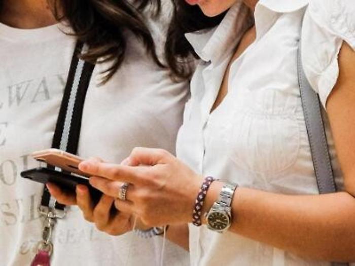 Salute: esperimento a Brescia, studenti per 7 giorni senza smartphone