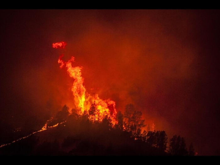 California, violento incendio nel nord