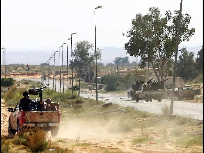 Milizie assaltano 3 ministeri a Tripoli