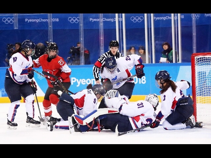 Giochi: ko team hockey Coree, ma &egrave; festa