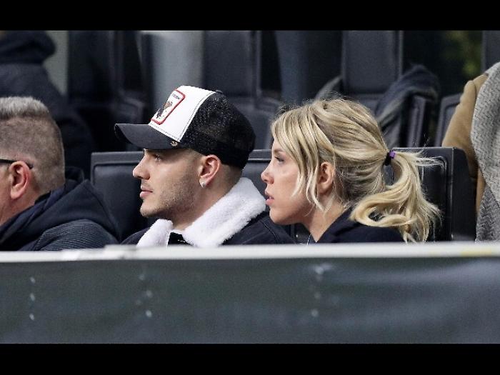 France Football, satira su Wanda-Icardi