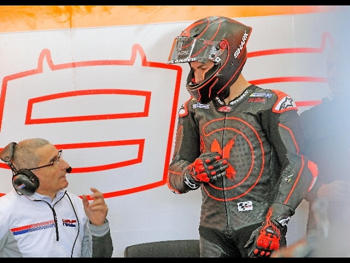 Moto: Lorenzo operato al piede destro