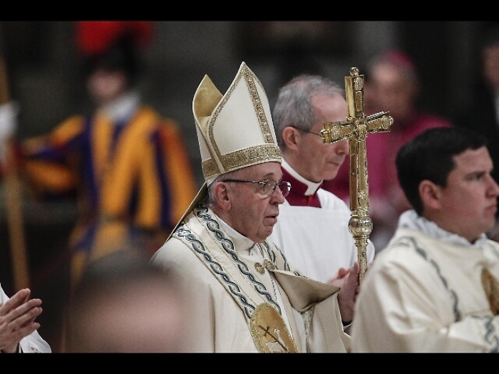 Papa:troppi a Roma in condizioni indegne