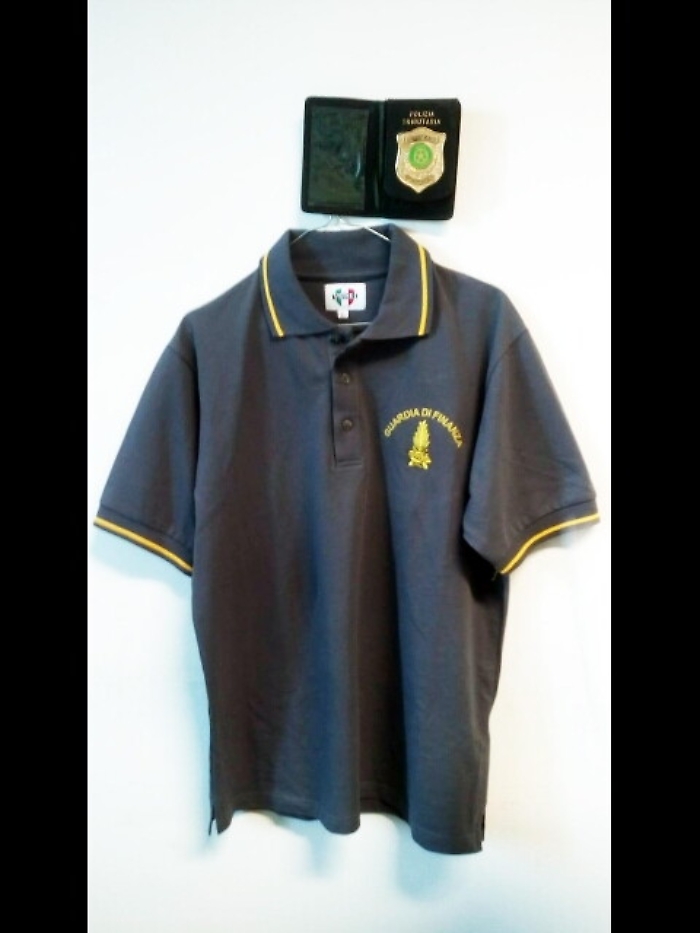 Impiegato Entrate si spaccia per Gdf