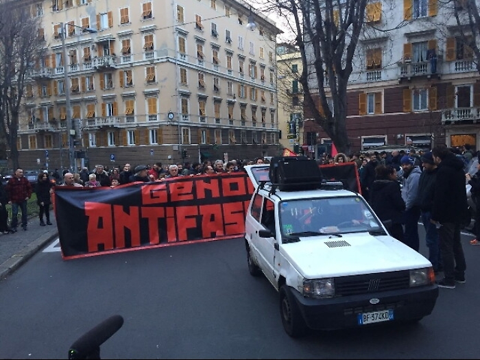 CasaPound-antifascisti in piazza Genova