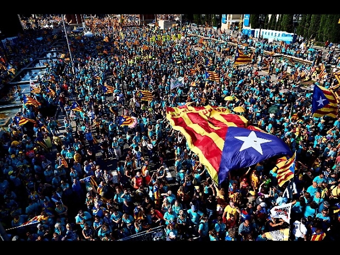 Catalogna,600mila sfilano per la 'Diada'