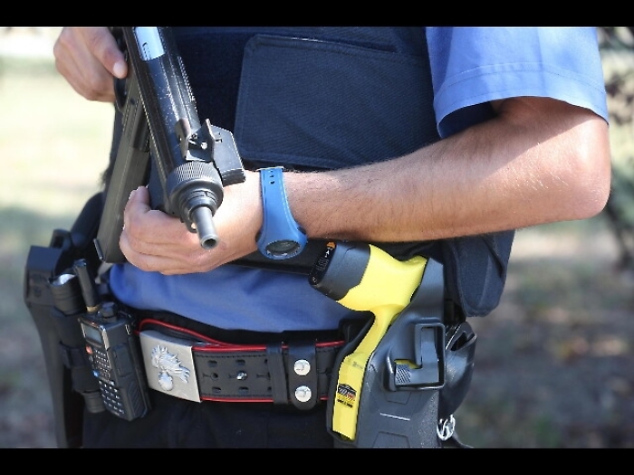 Il Taser "supera" l'esame: dopo Palermo e Catania pistola elettrica in tutta Italia